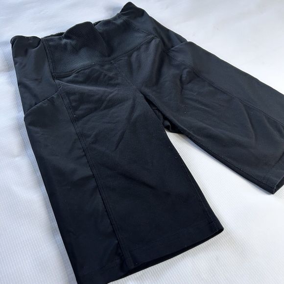 Athleta XS 9 inch Biker Shorts with pockets black - Picture 2 of 9